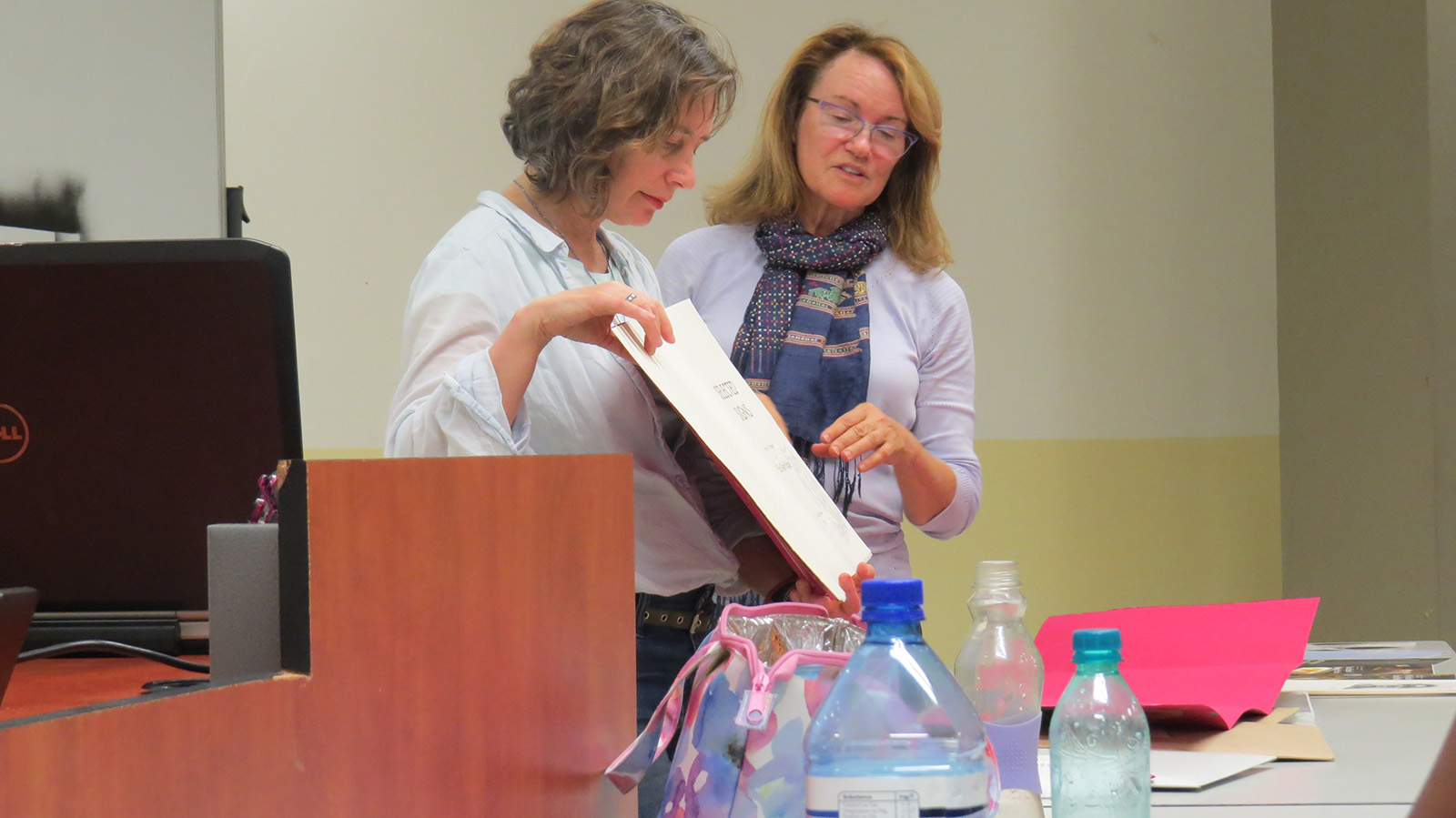 Click the image for a view of: Sue Gosin and Eliza Kentridge discussing Elizas book Selected Signs at the Department of Visual Arts Senior Student Seminar